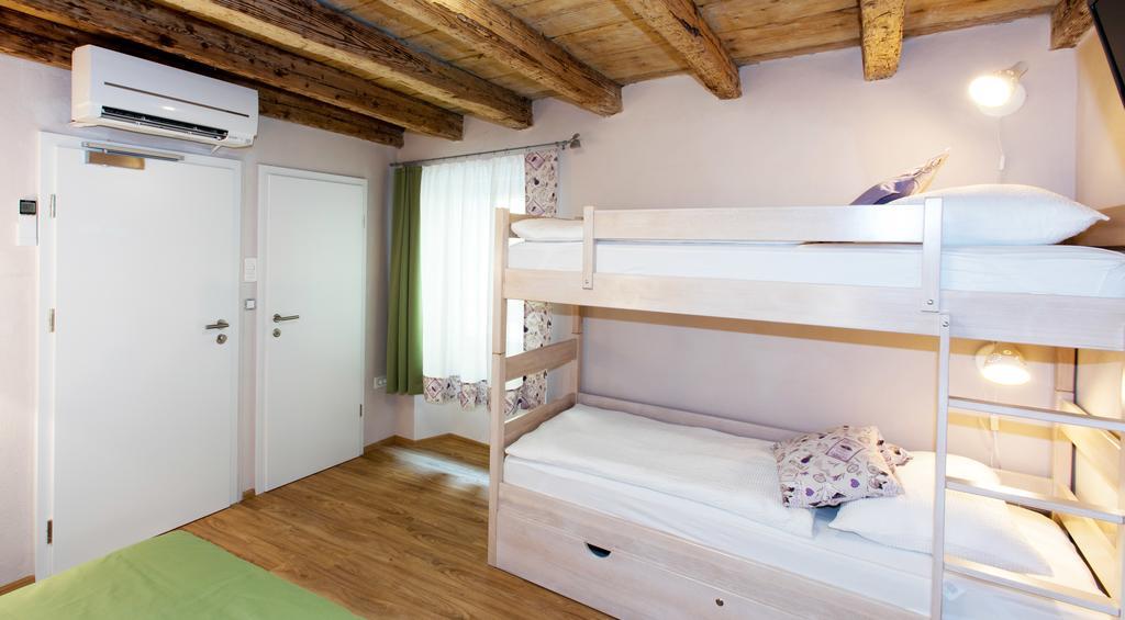 Guesthouse Centrum B&B อิซอลา ภายนอก รูปภาพ