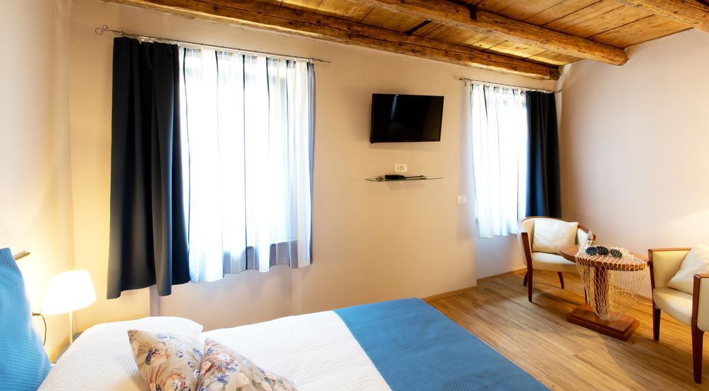 Guesthouse Centrum B&B อิซอลา ภายนอก รูปภาพ